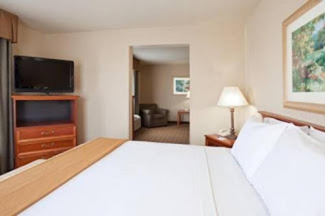 Holiday Inn Express Hotel & Suites Columbus Southeast Groveport By Ihg Екстериор снимка